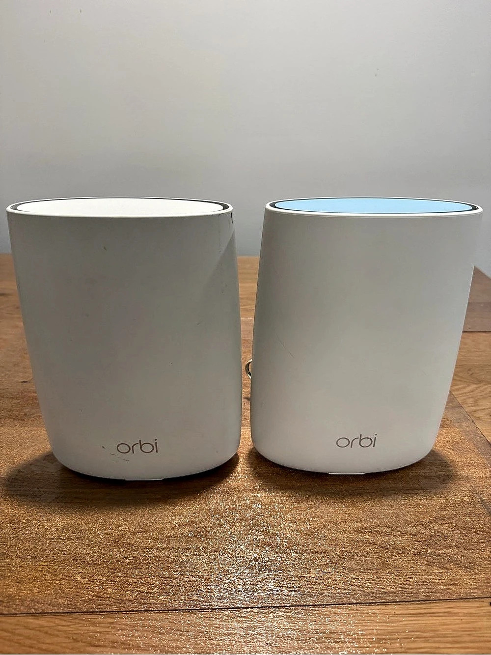 NETGEAR Modem CM700 & Orbi Router RBR50V2 Mesh WiFi System Router + Satellite Co - Picture 2 of 10